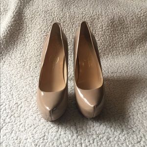 Jessica Simpson nude platform pumps